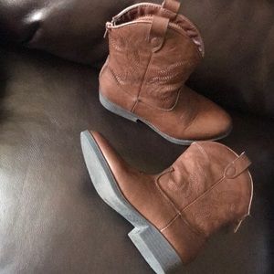 Brown cowboys boots size 1 youth